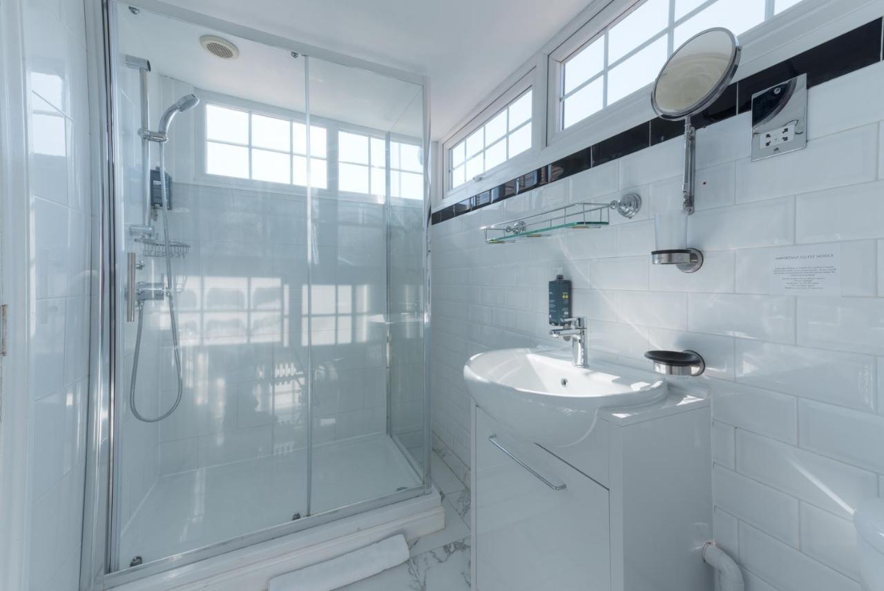 Chambre Familiale (2 Adultes + 1 Enfant)